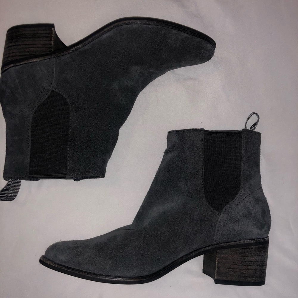 Re-Poshed “Sundance Dolce Vita Booties”
